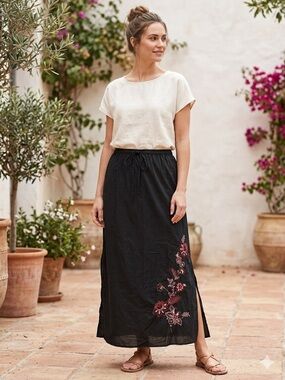 Vintage Venezia Black Skirt with Red Floral Embroidery